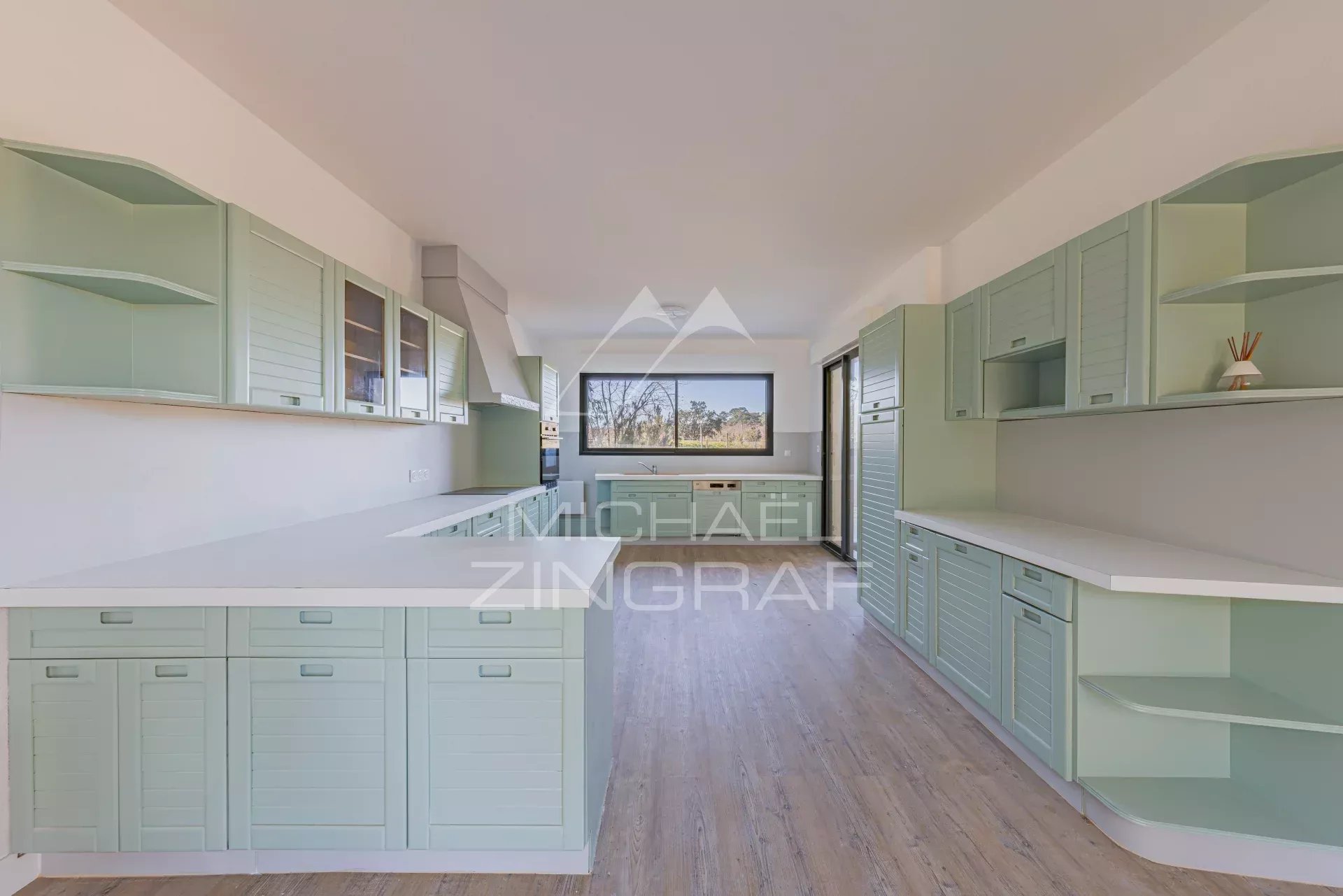 Une villa d'architecte dans un décor authentique au Port de la Hume