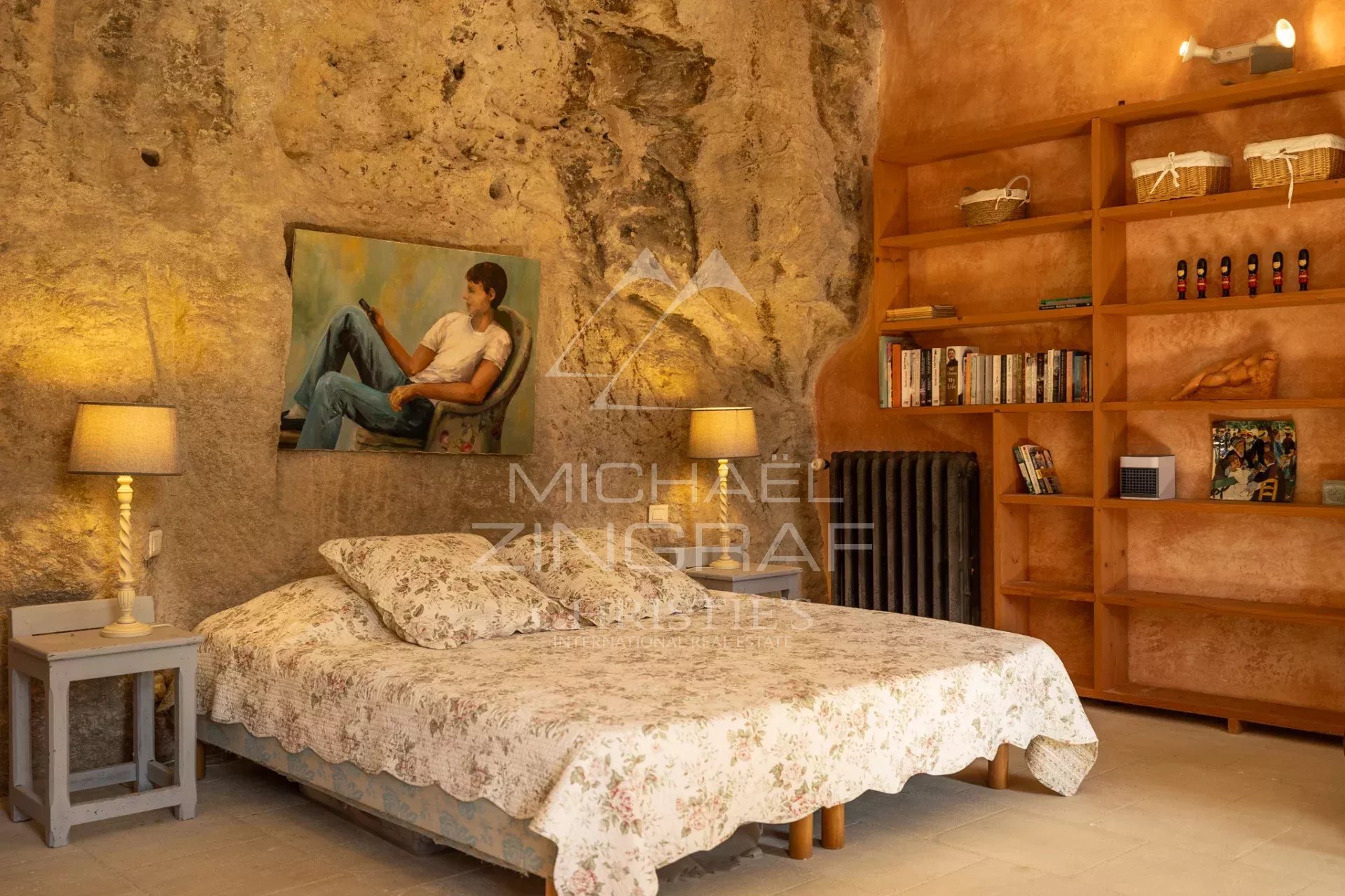 Exclusivité - Propriété troglodyte unique au cœur du Luberon