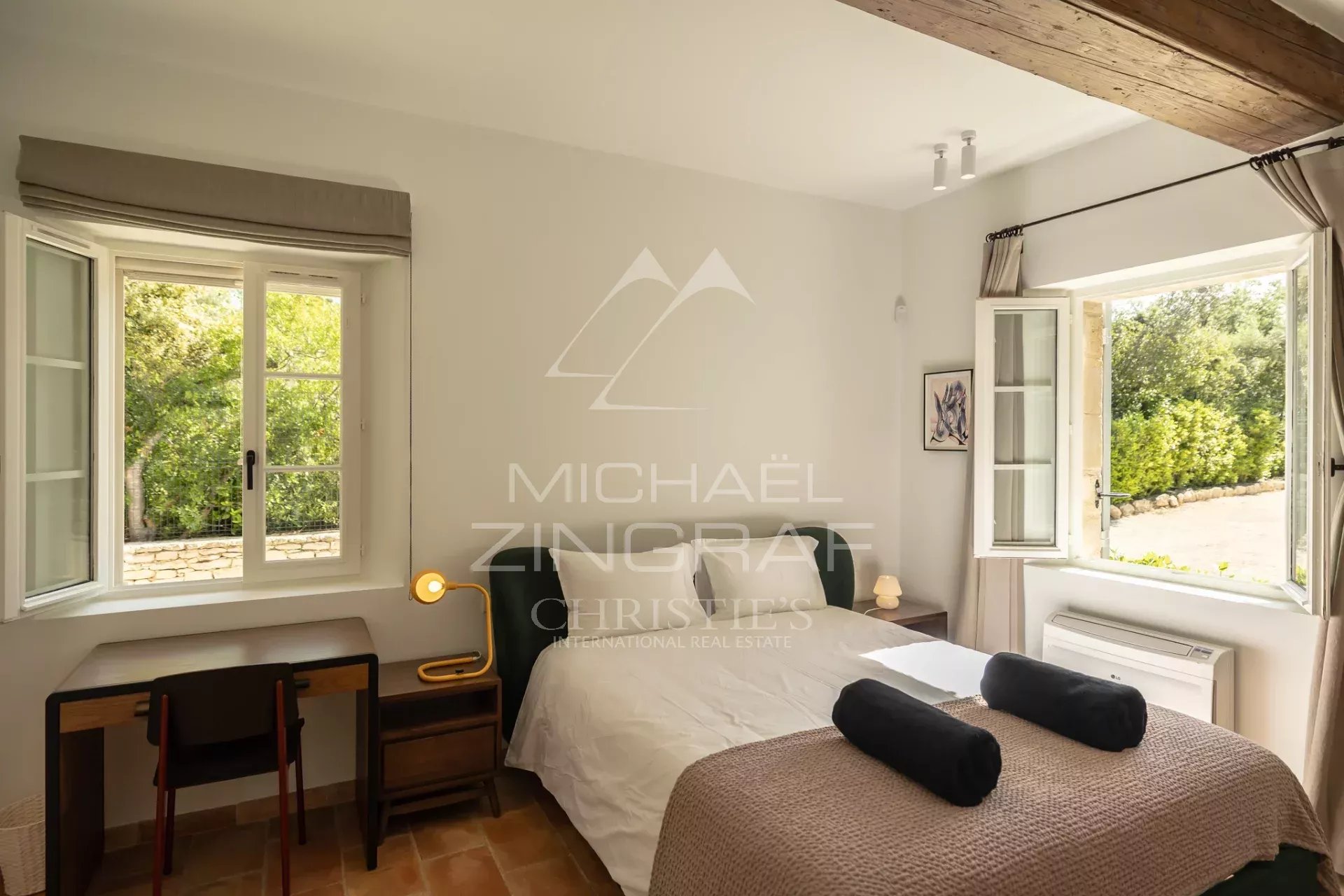 Gordes - Superbe maison en pierres proche du village