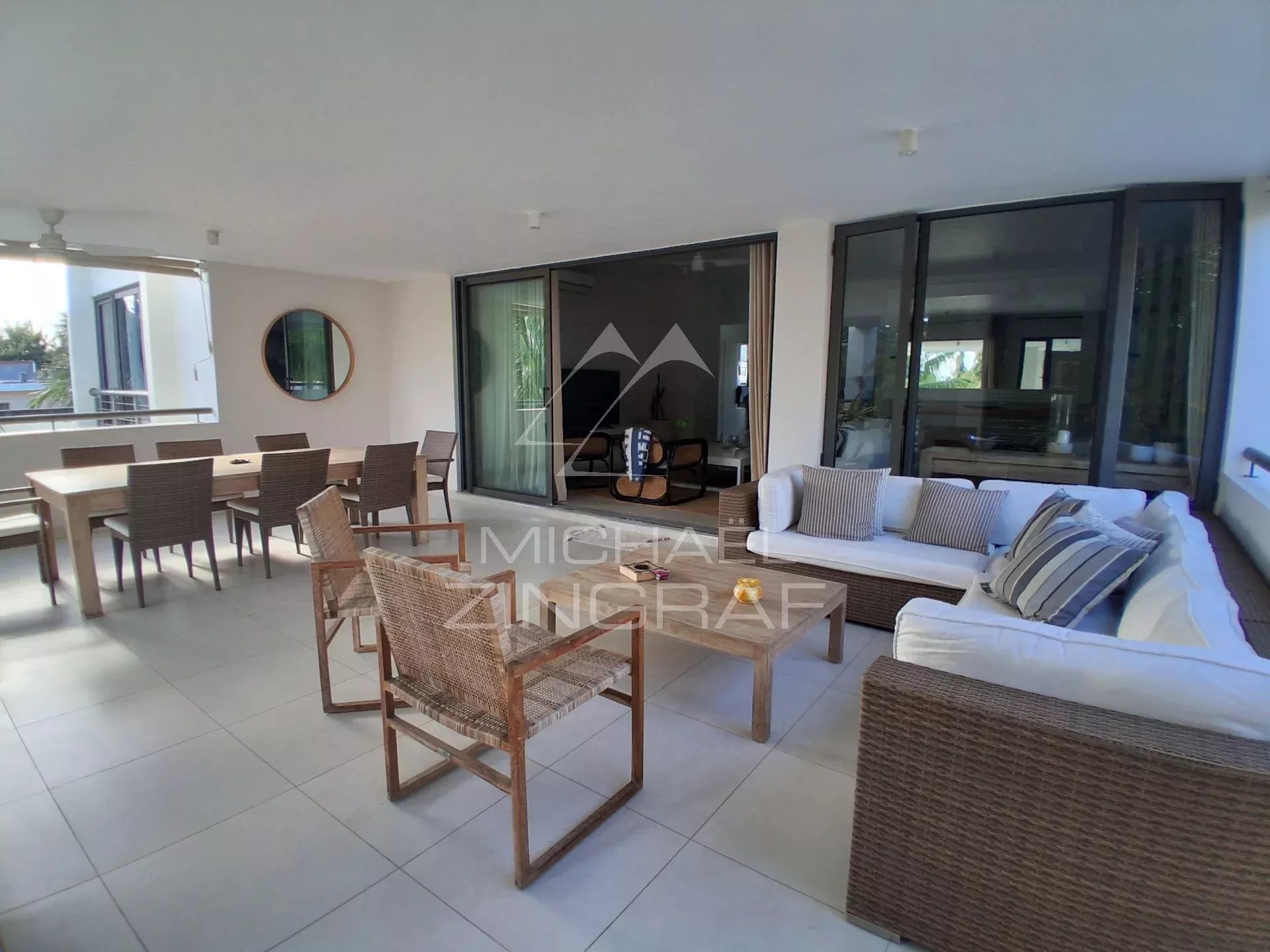 Penthouse d'Exception avec Rooftop Privatif, Piscine et Accès à une Plage Privée