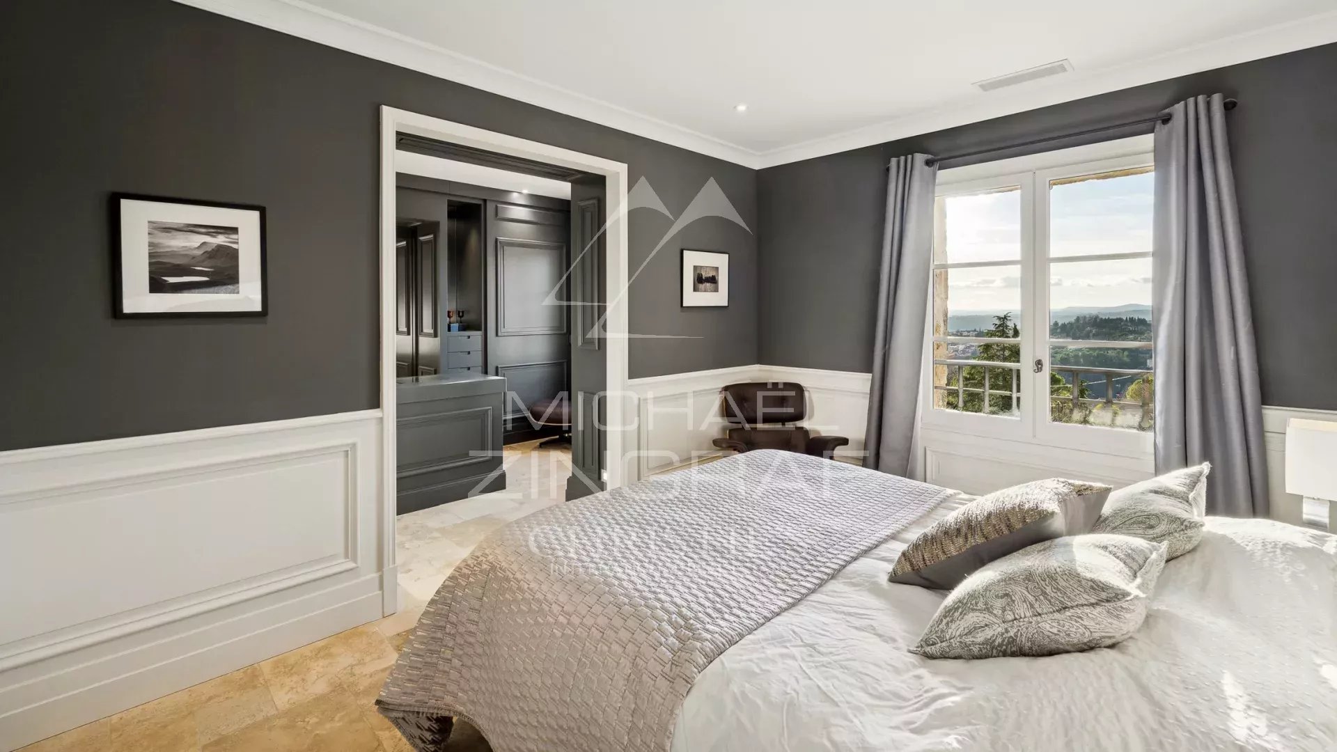 Bastide de charme baignée de lumière, à pied du village