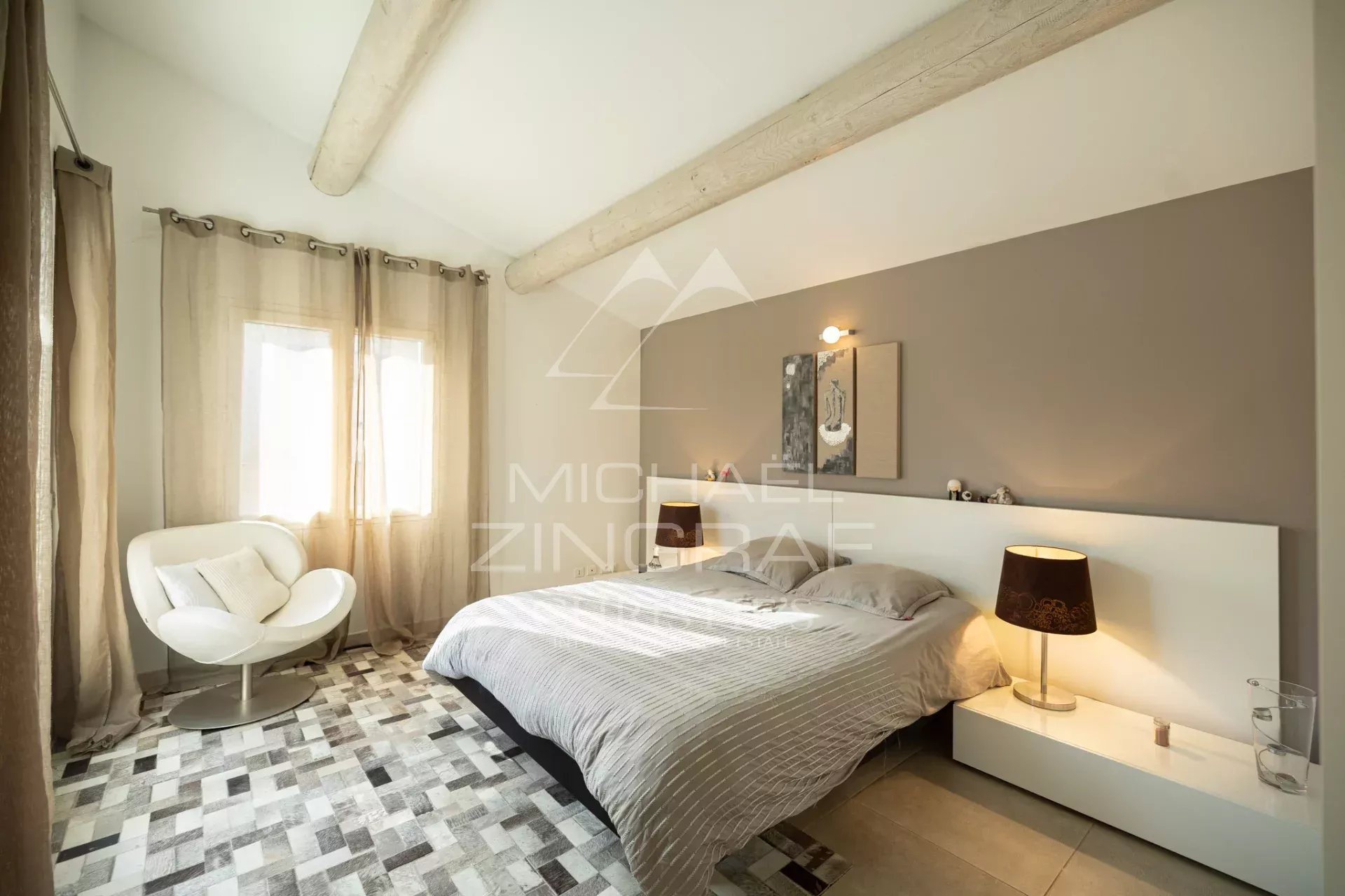 Cabrières-d'Avignon – Schönes Haus mit bewaldetem Grundstück und Swimmingpool in der Nähe des Dorfes