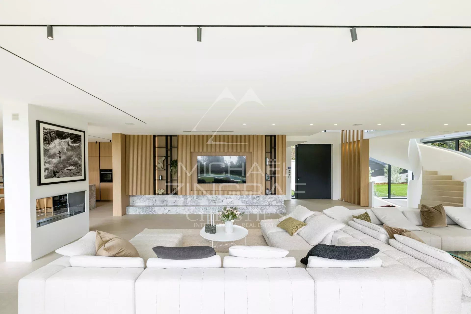 Villa contemporaine d’exception - versant ouest du Cap d’Antibes, à deux pas de l’Hôtel du Cap-Eden-Roc