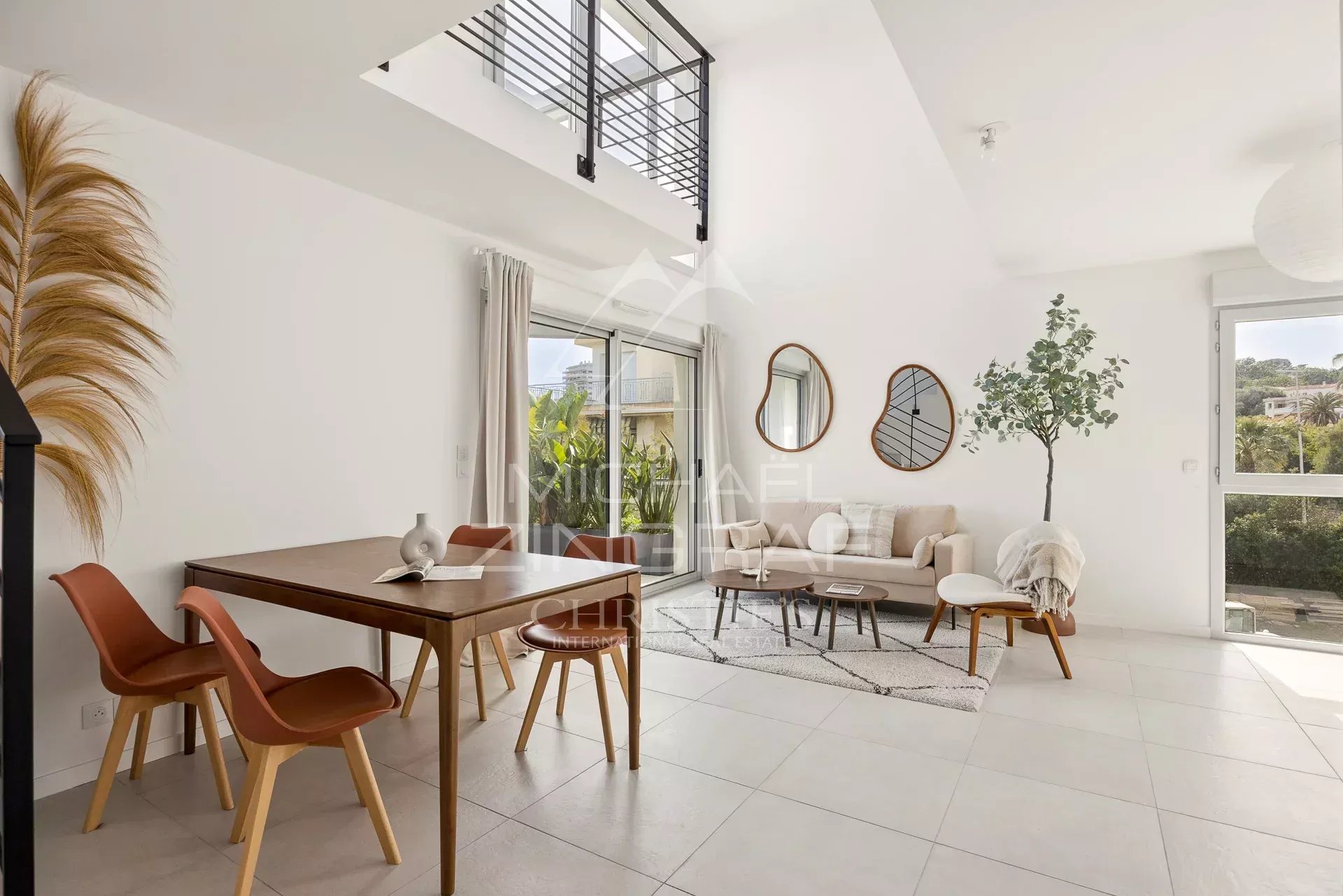 ANTIBES – DUPLEX DERNIER ÉTAGE – TERRASSES SUD – RÉSIDENCE RECENTE