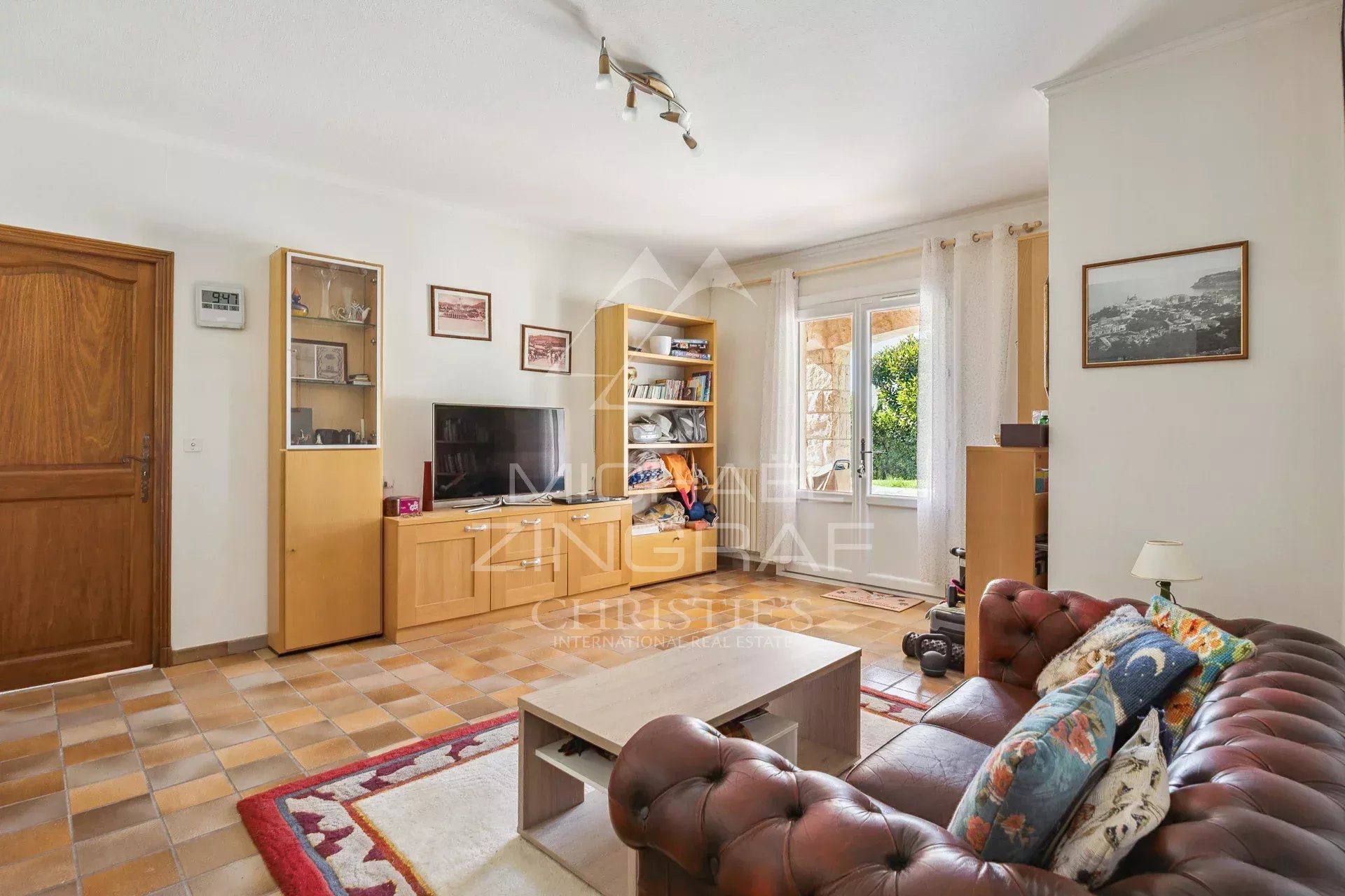 ANTIBES – SAINT-MAYMES – RUHIGE LAGE UND GROSSZÜGIGE RÄUME