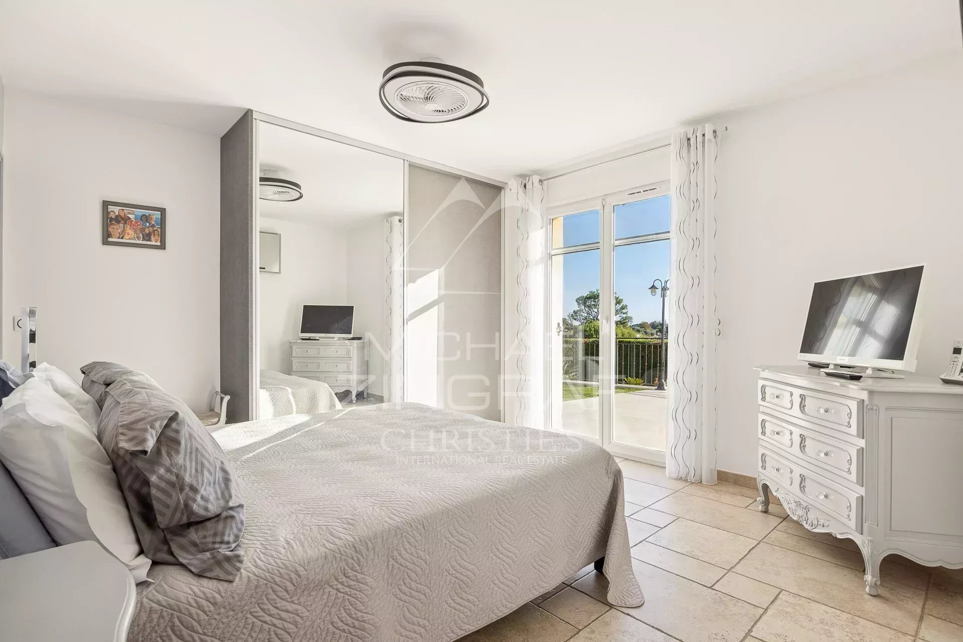 Proche Nice - Charmante propriété en position dominante