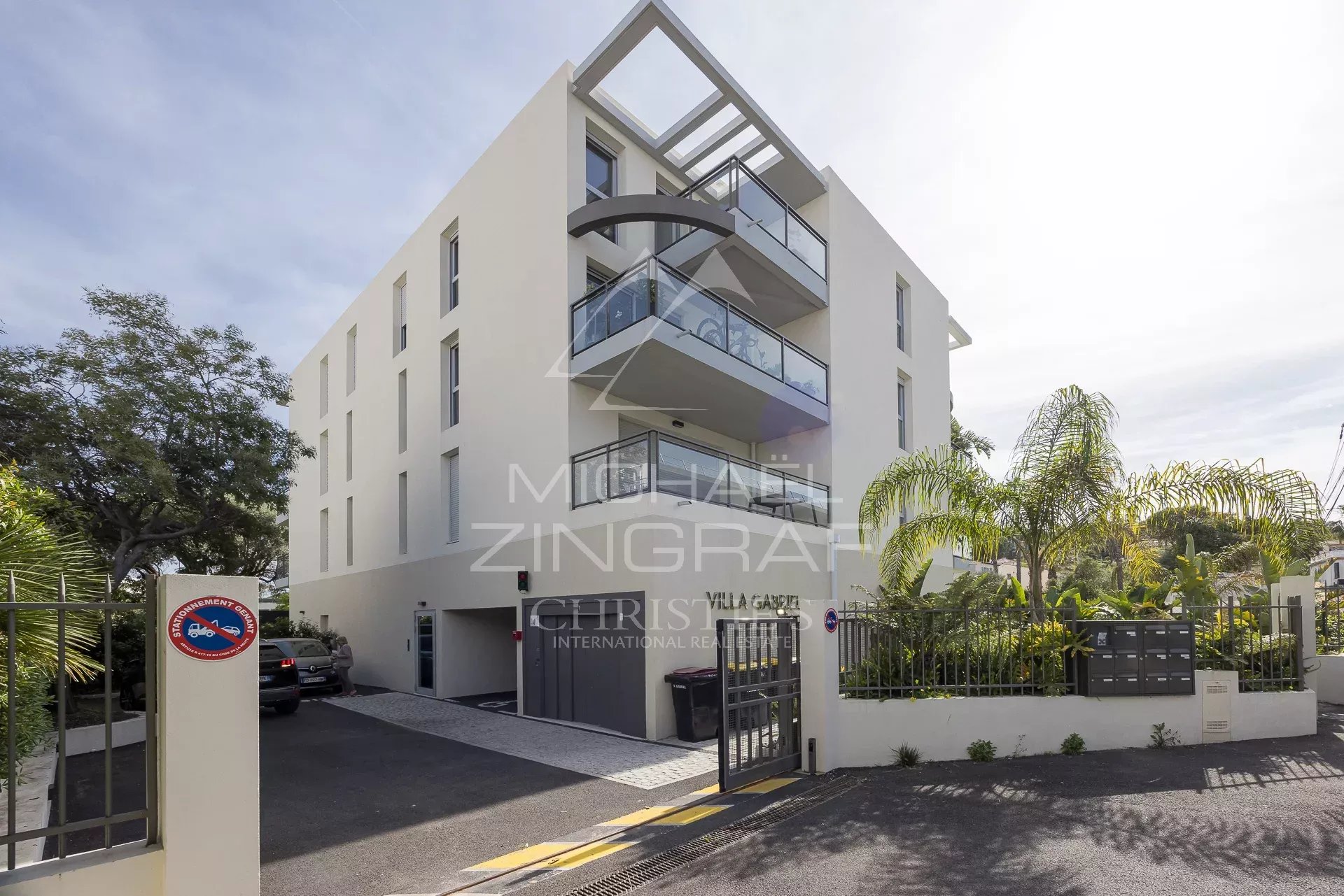ANTIBES – DUPLEX DERNIER ÉTAGE – TERRASSES SUD – RÉSIDENCE RECENTE