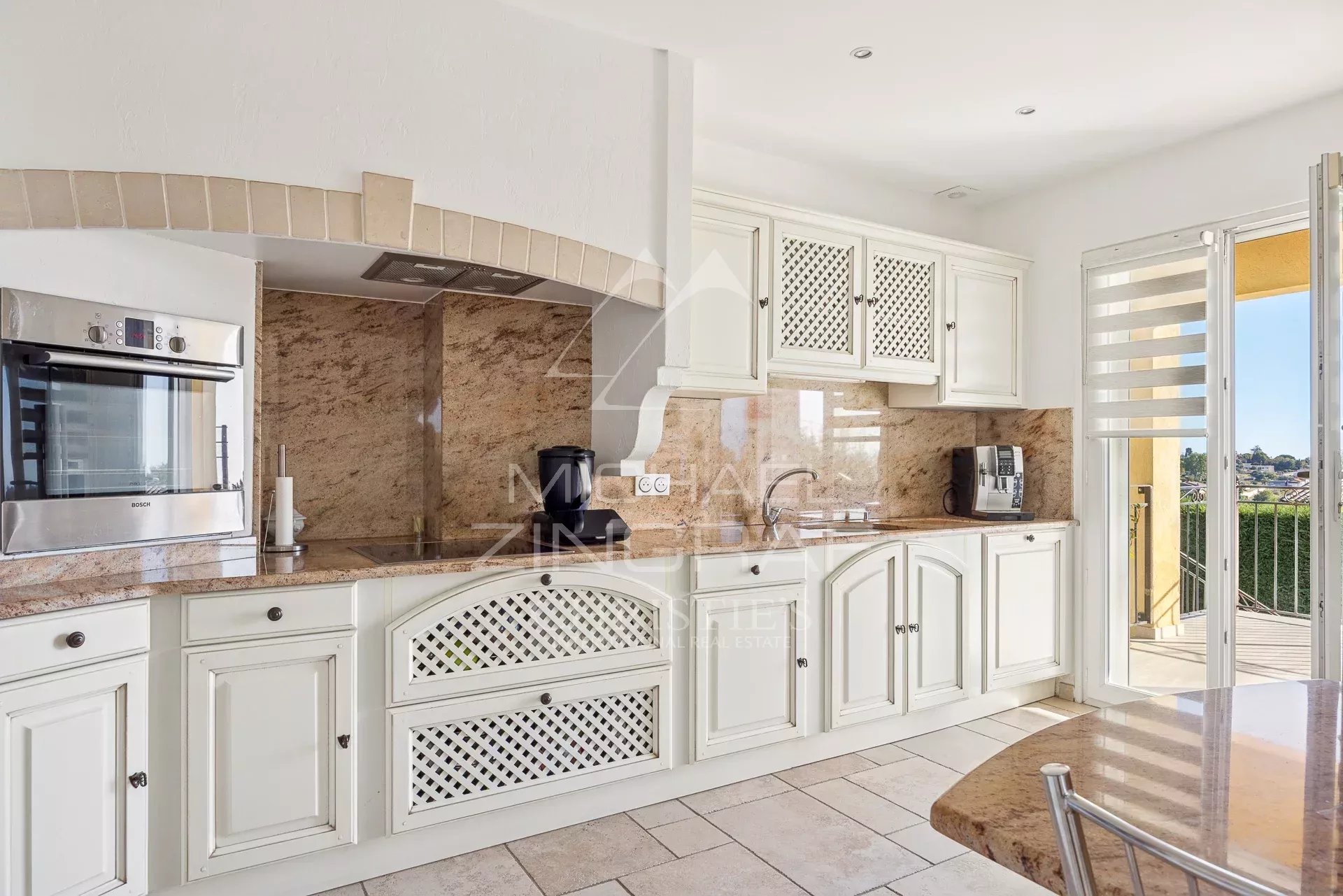 Proche Nice - Charmante propriété en position dominante