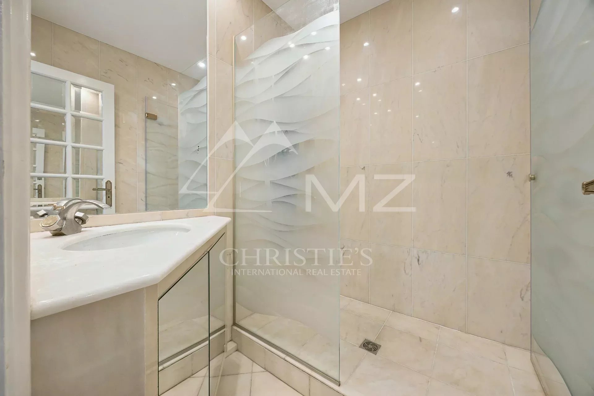 Superbe 4 pièces vue mer dans résidence de Prestige