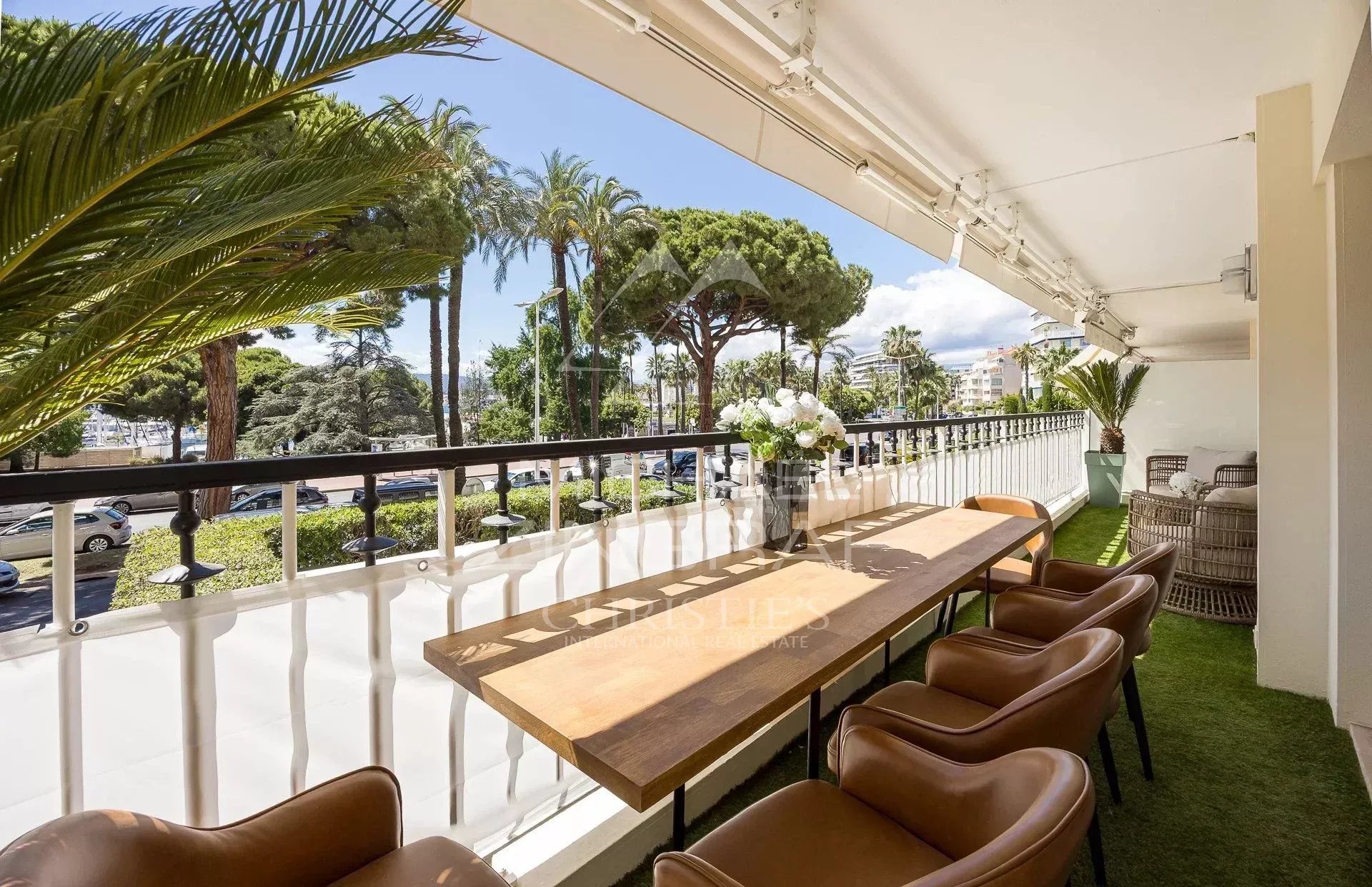 Cannes - Croisette - Renovierte 3-Zimmer-Wohnung
