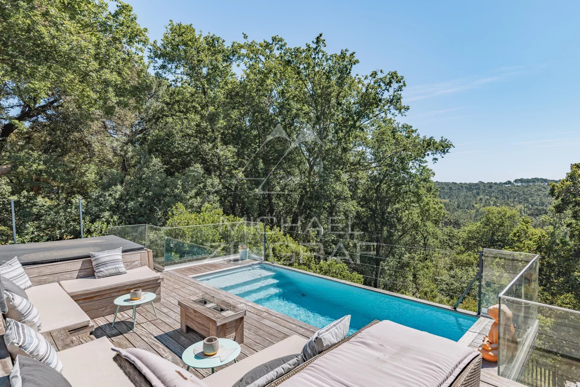 PYLA-SUR-MER - VILLA DE 8 PIÈCES AVEC UNE VUE PANORAMIQUE SUR LA FORÊT
