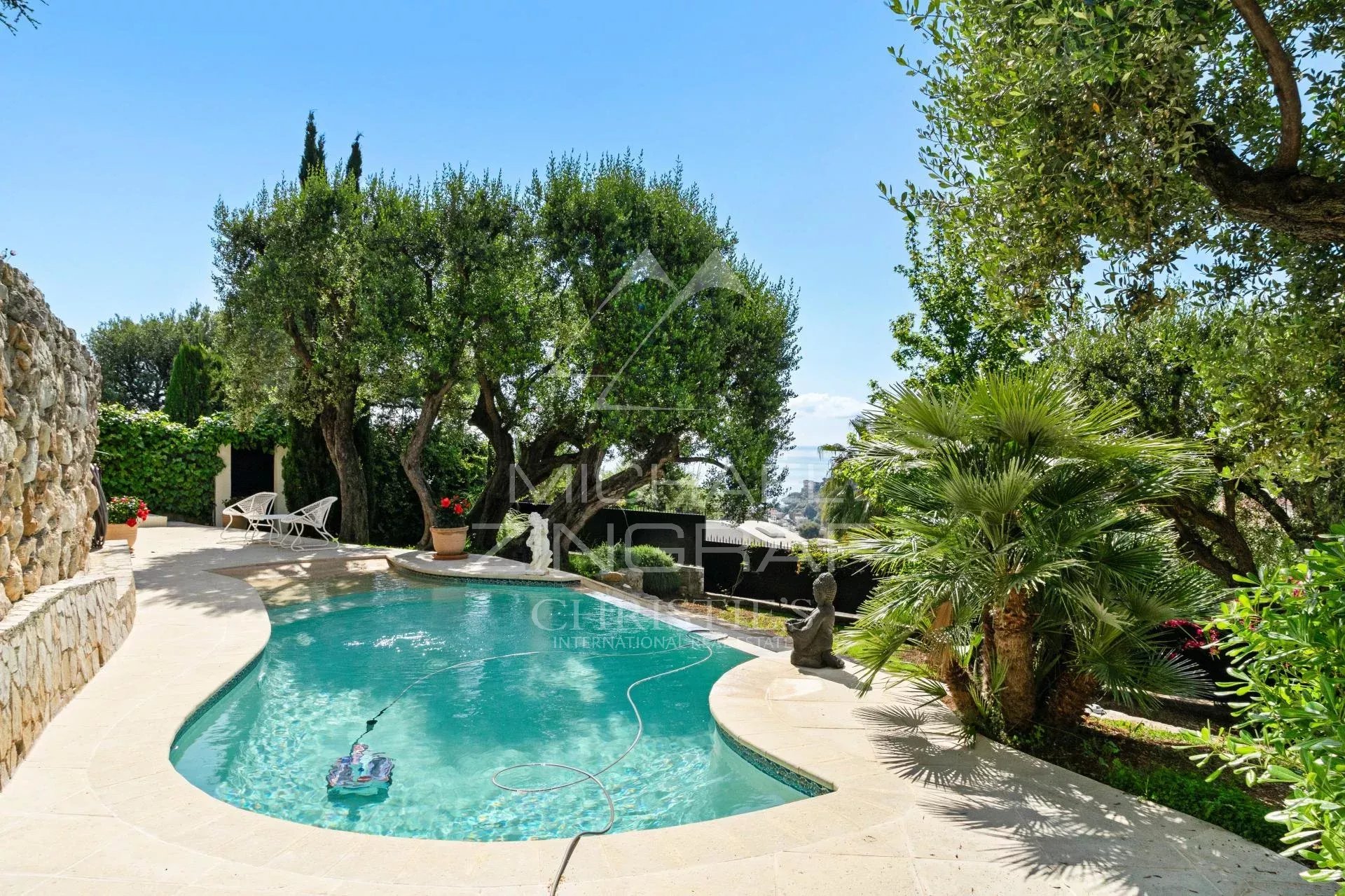 Roquebrune-Cap-Martin - Brand-new villa next to Monaco