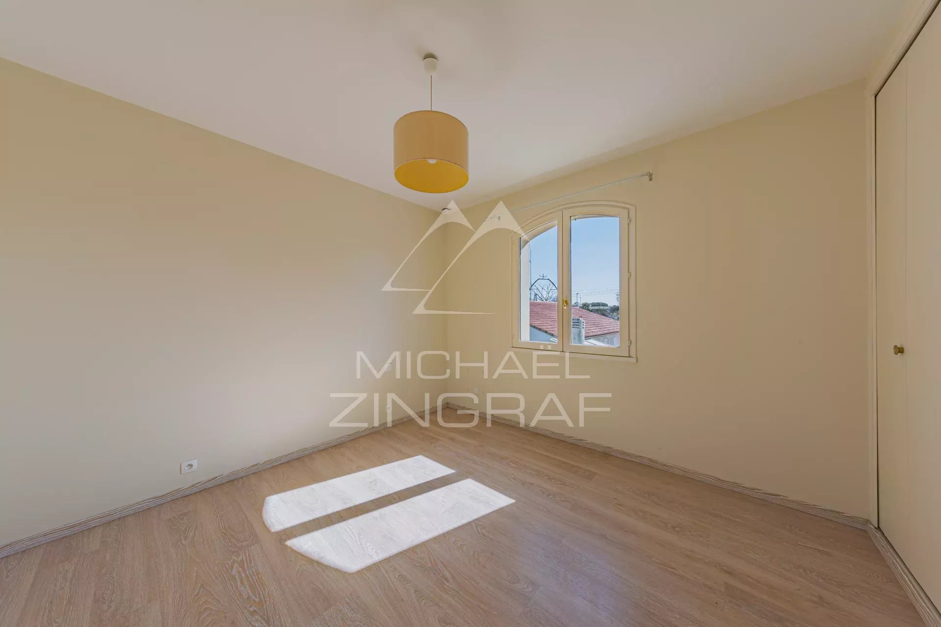 Une villa d'architecte dans un décor authentique au Port de la Hume