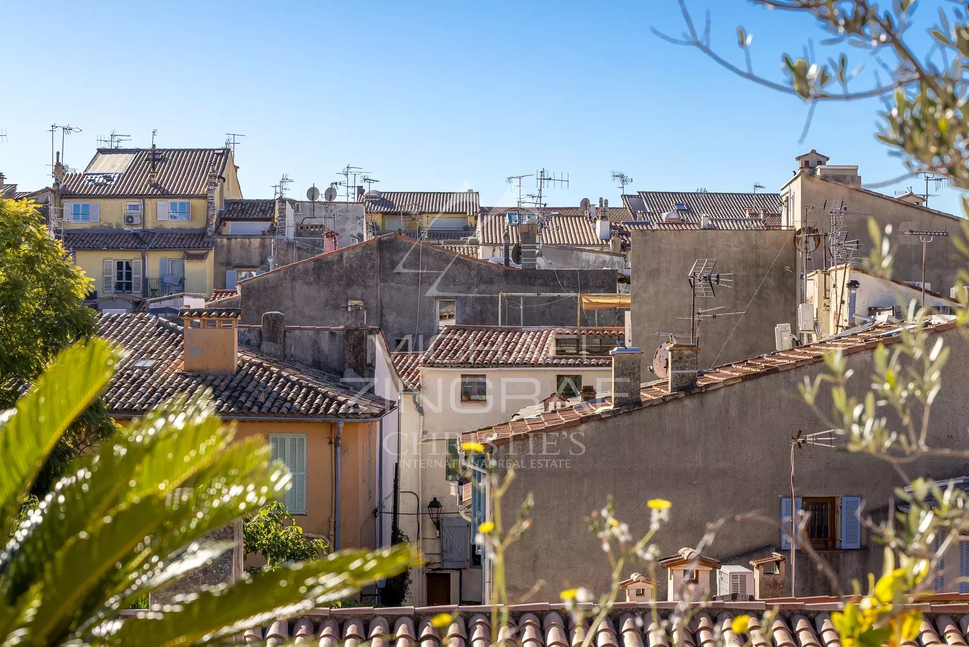 Appartement d’exception – Vieille Ville d’Antibes – Dernier étage – Terrasses – Vue panoramique
