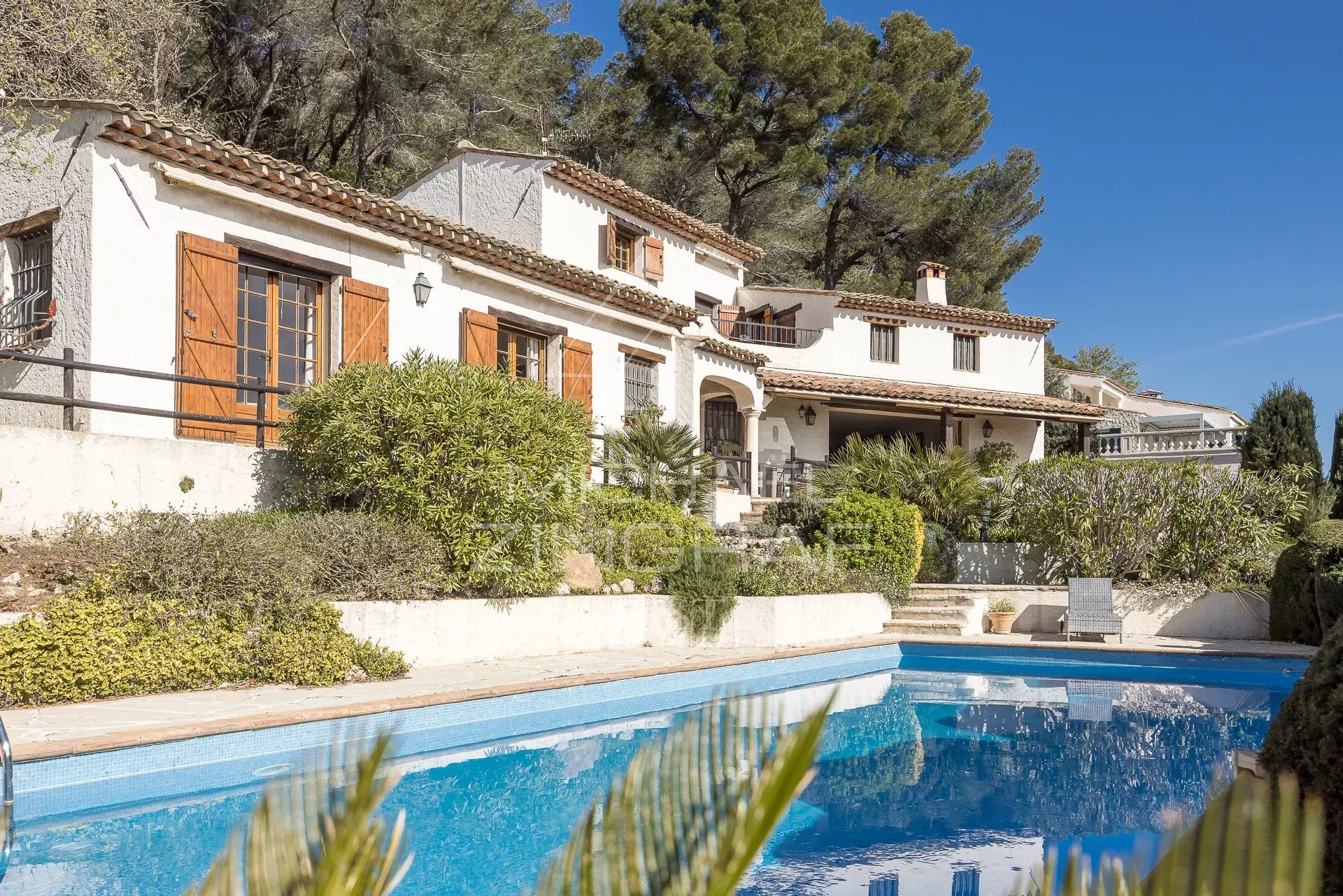 EXCLUSIVITE - PROCHE CANNES ET ANTIBES - VUE PANORAMIQUE MER