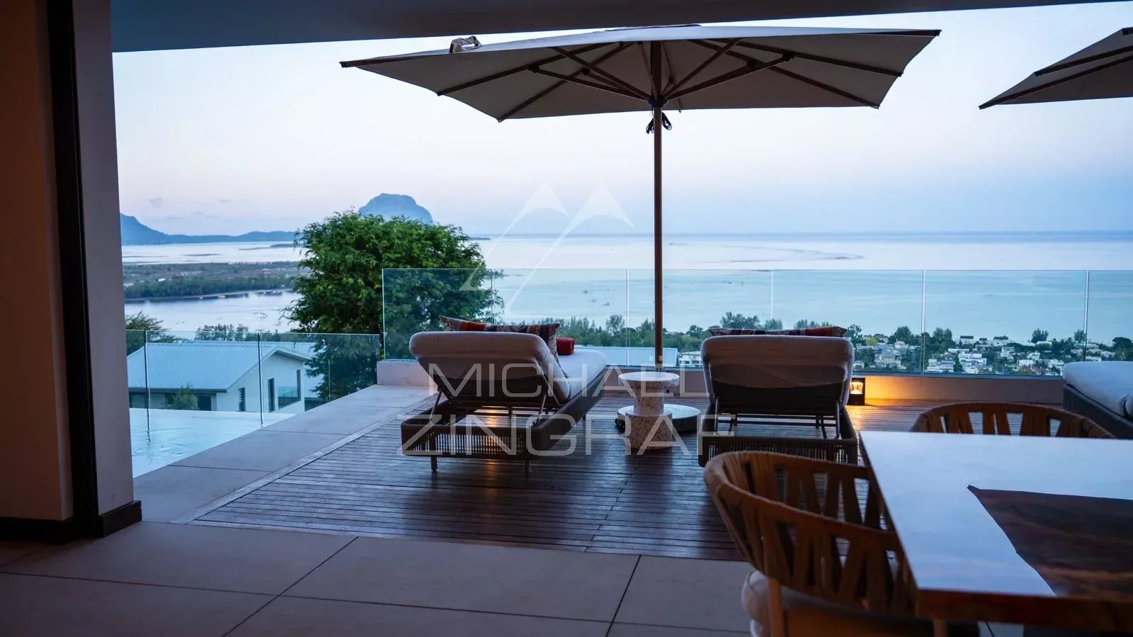 Île Maurice – Villa d’Exception Ultra Luxe avec Vue Panoramique sur Le Morne – Rivière Noire