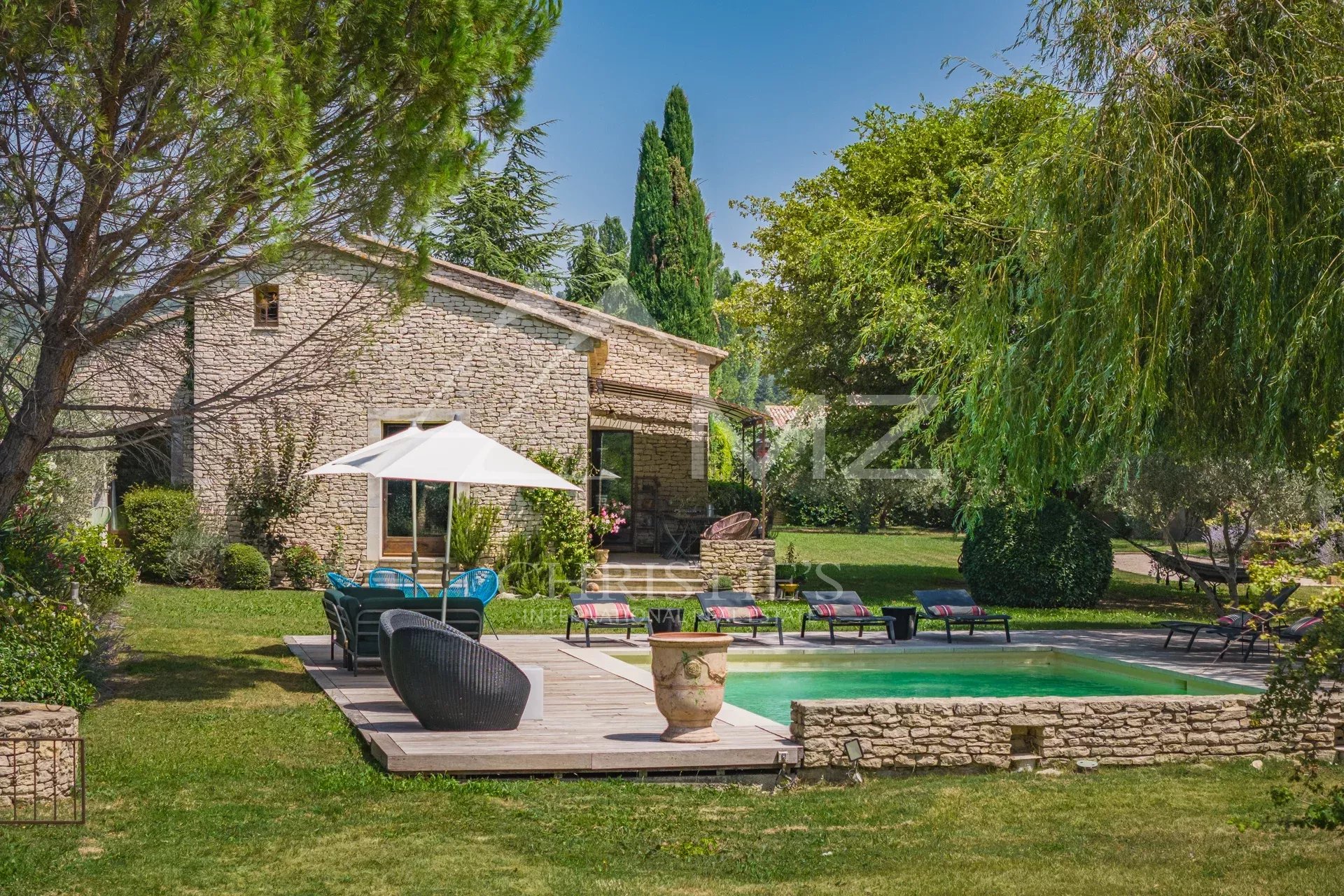 Gordes  - Beautiful stone house on a plot suitable for building, with a swimming pool