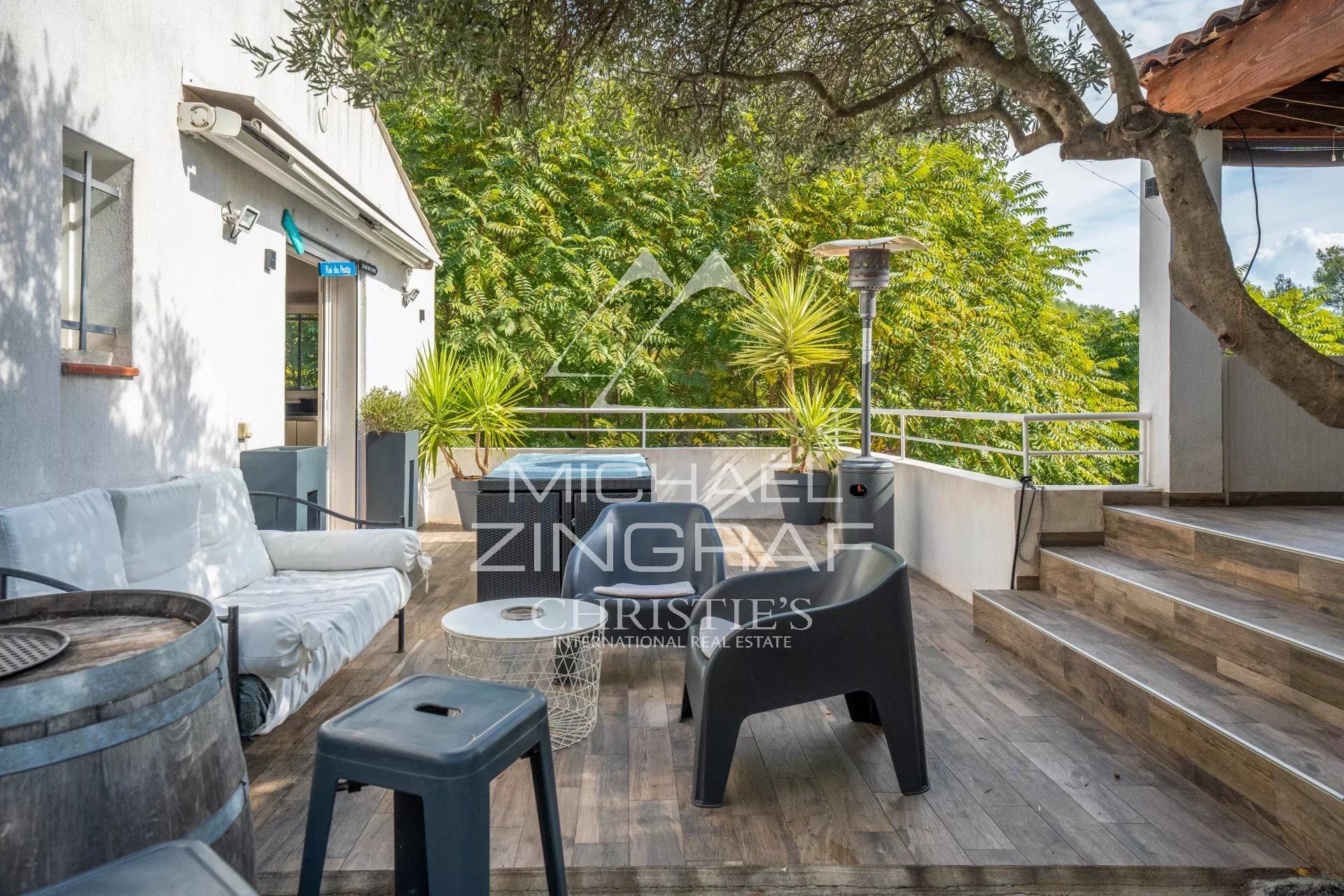 Maison avec piscine au calme absolu en pleine colline