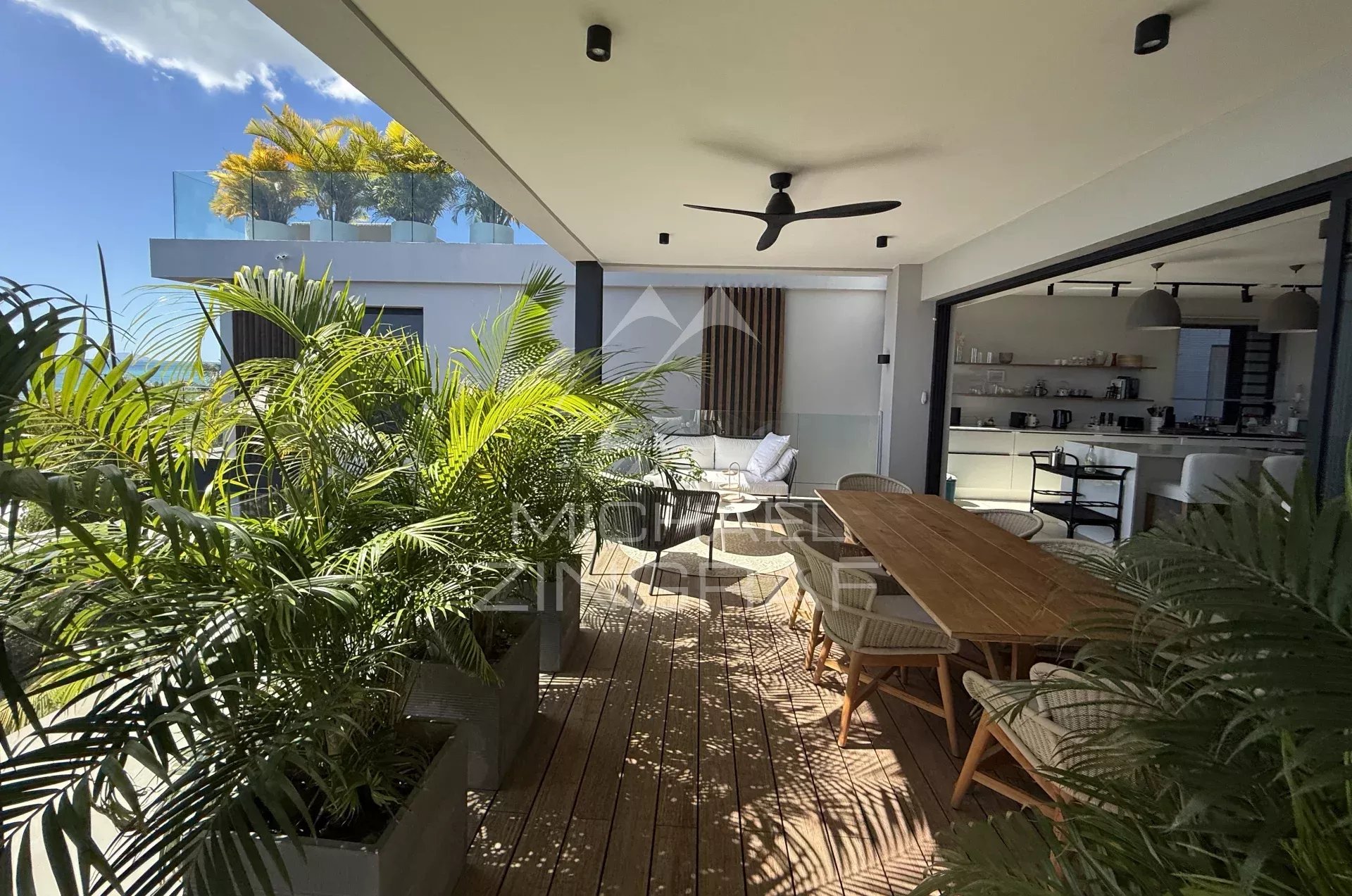 Luxury Penthouse with Sea Views – Pointe aux Canonniers