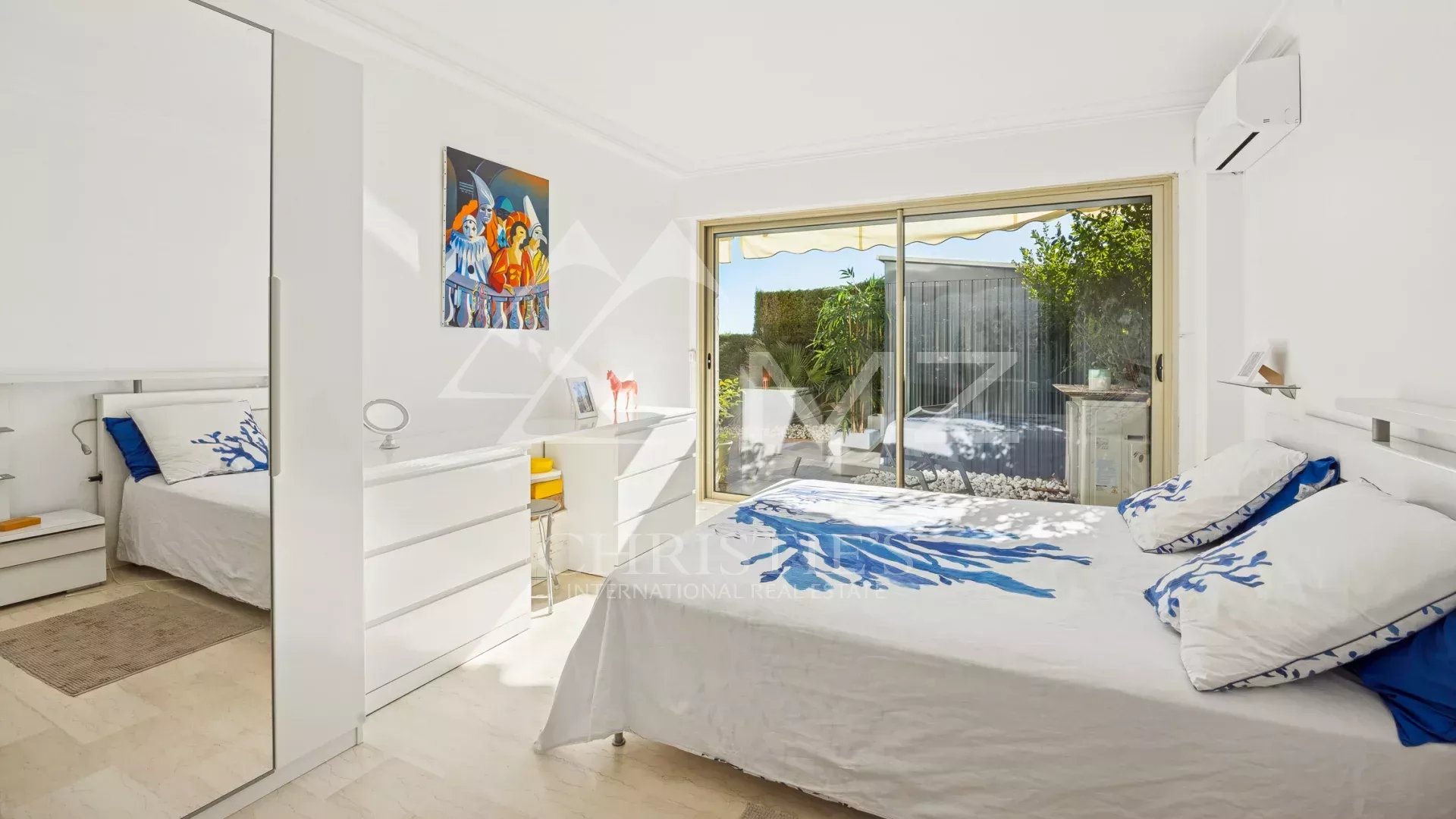 Beautiful ground floor apartment in a prestigious residence