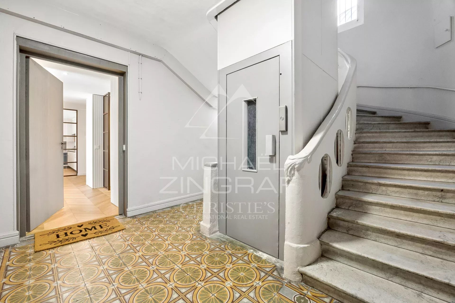 RARE LUXURY FLAT IN THE HEART OF SAINT-RAPHAËL