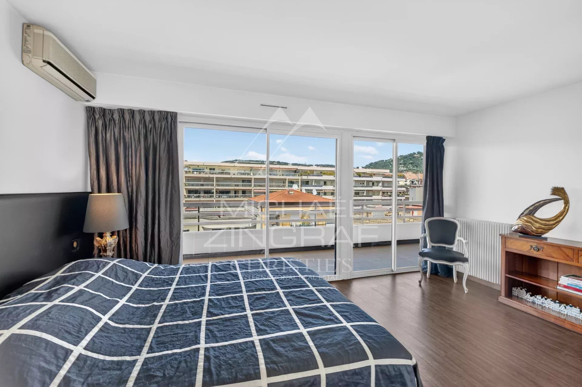 EXCLUSIVITE-CANNES APPARTEMENT D'EXCEPTION  DANS UNE RESIDENCE DE STANDING