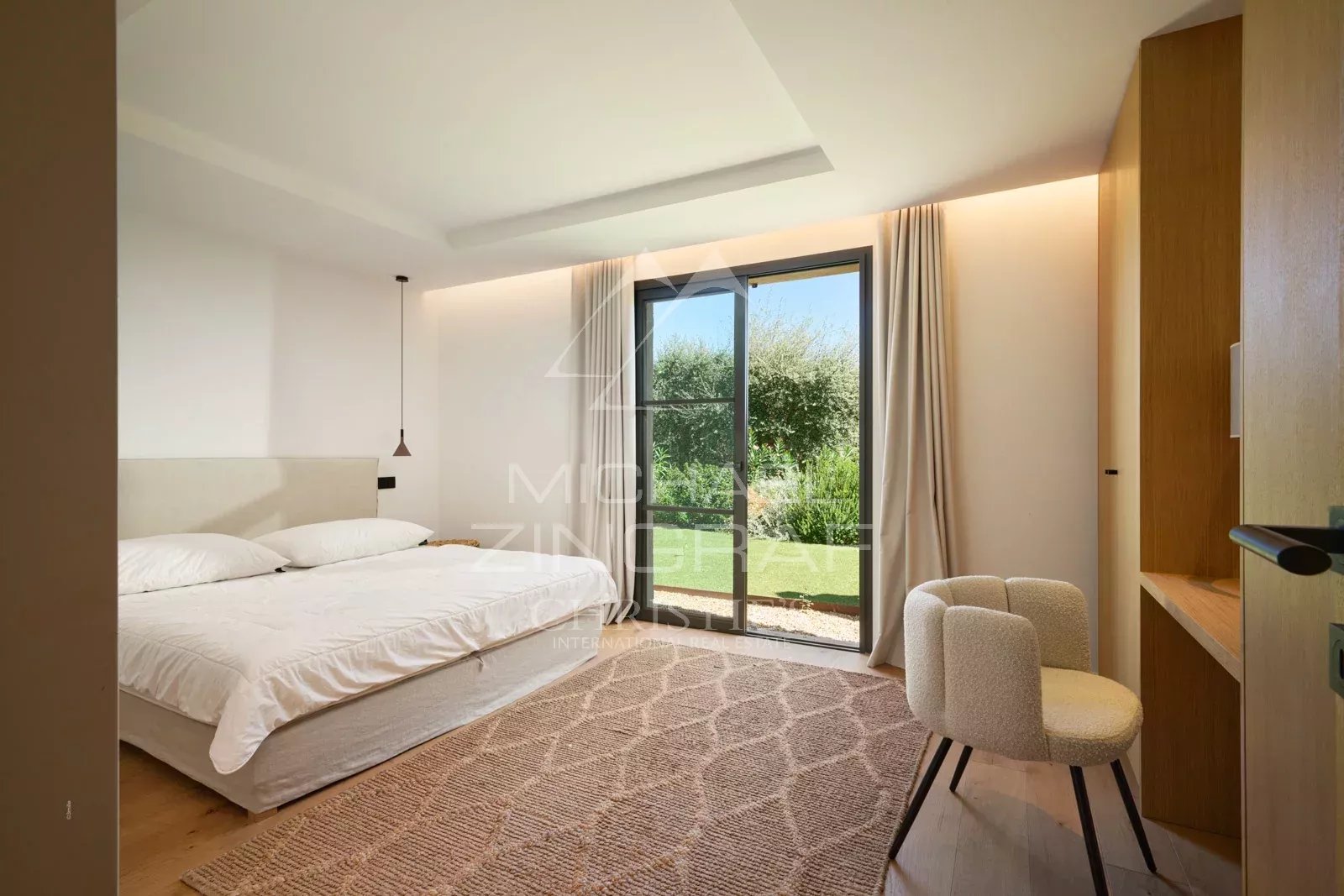 Villa contemporaine avec vue mer et Château de Grimaud