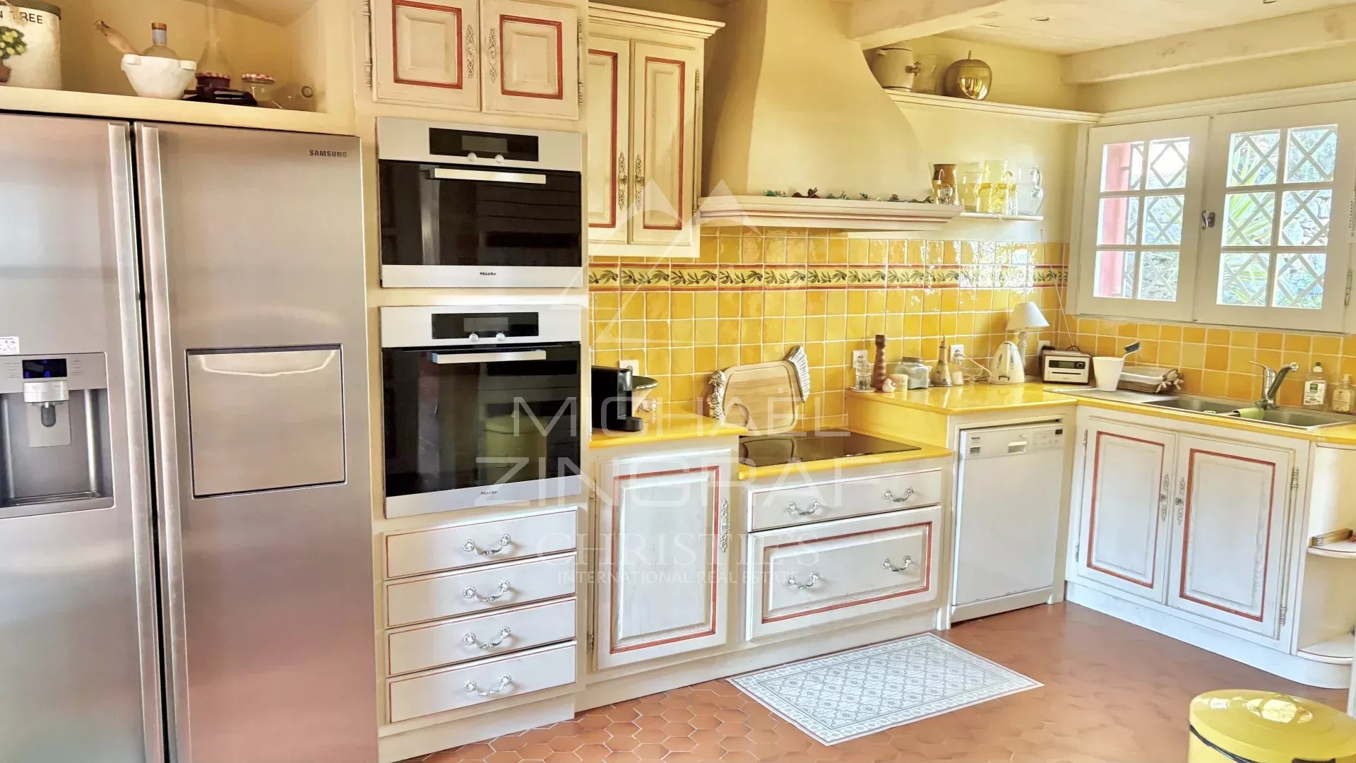 Authentique mas provençal avec vue mer