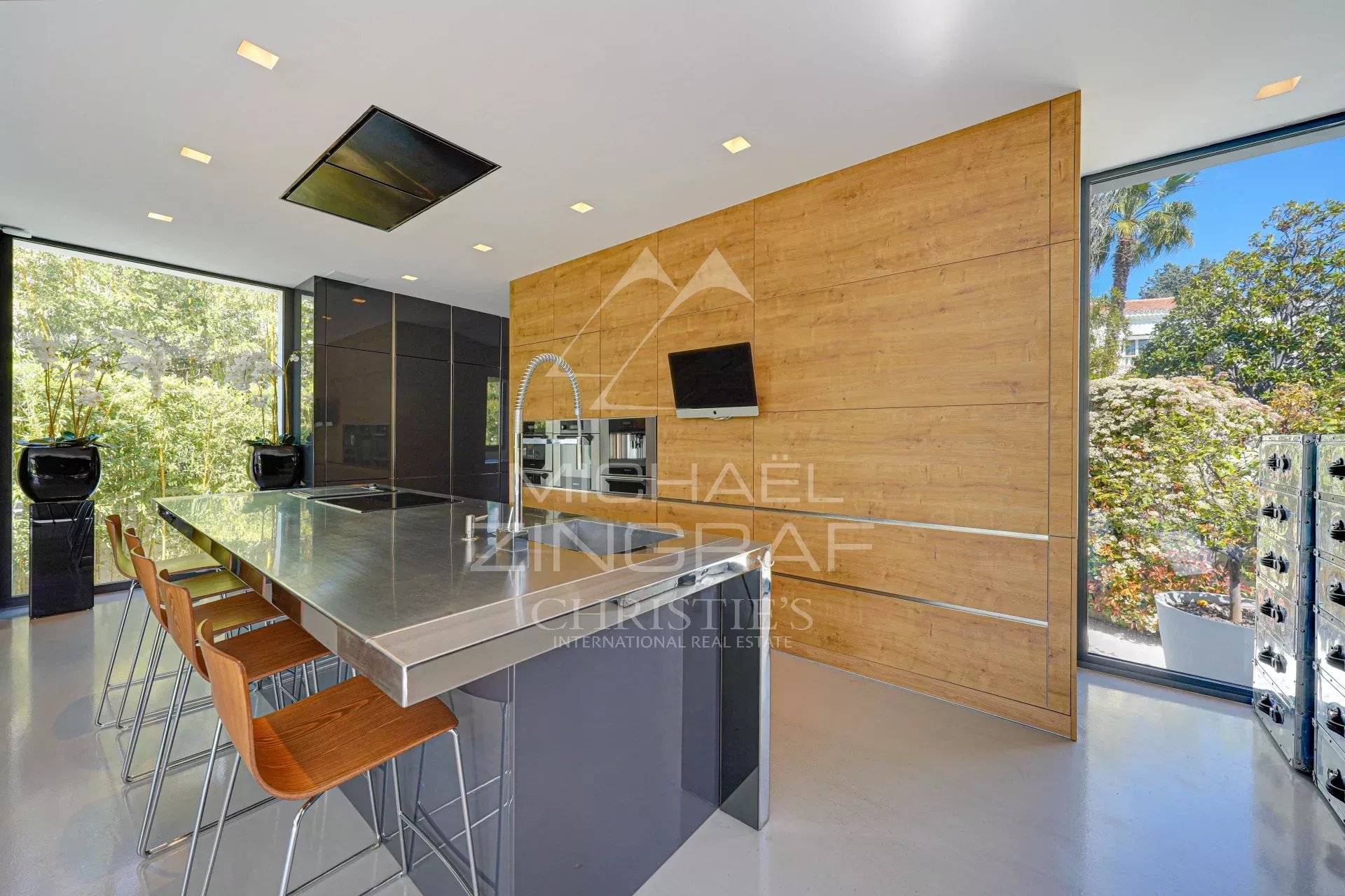 Domaine exclusif - belle villa contemporaine proche de la plage